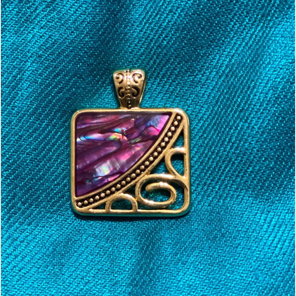 Lia Sophia Pendant Used-Great Condition